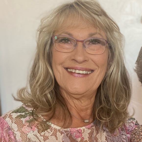 Meet your Posher, Angie - Picture 2 of 2